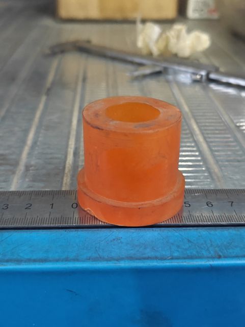 Втулка рессоры полиуретан d24 D42 D49mm H41mm
