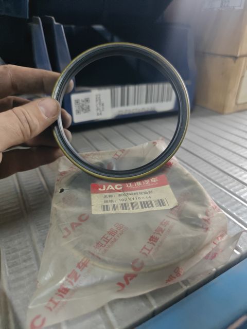 Сальник 102х116х14 ступицы передней Hyundai HD120