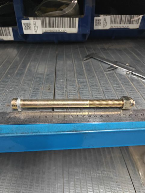 Болт стяжной рессоры L210 d15mm D19mm m14x1.5
