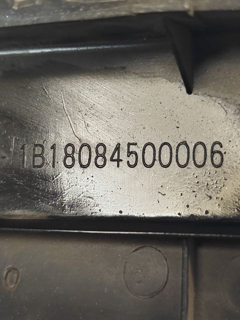 Накладка подножки кабины левая FOTON (Фотон) 1039 1049A/C (красная)
