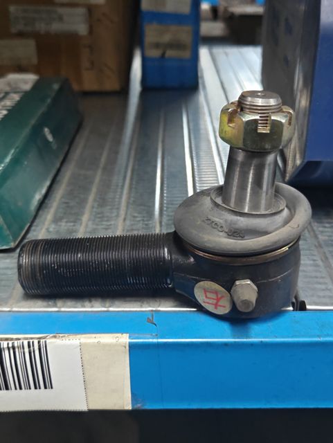 Наконечник М30x20 конус 22-25 поперечной рулевой тяги правый HIGER 6840